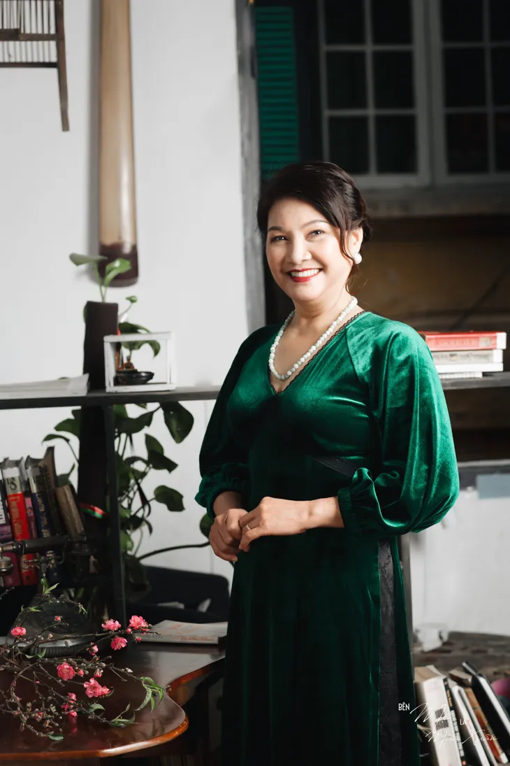 Mẹ con Bảo Thanh đẹp rạng ngời trong bộ ảnh áo dài xuân - Ảnh 8.