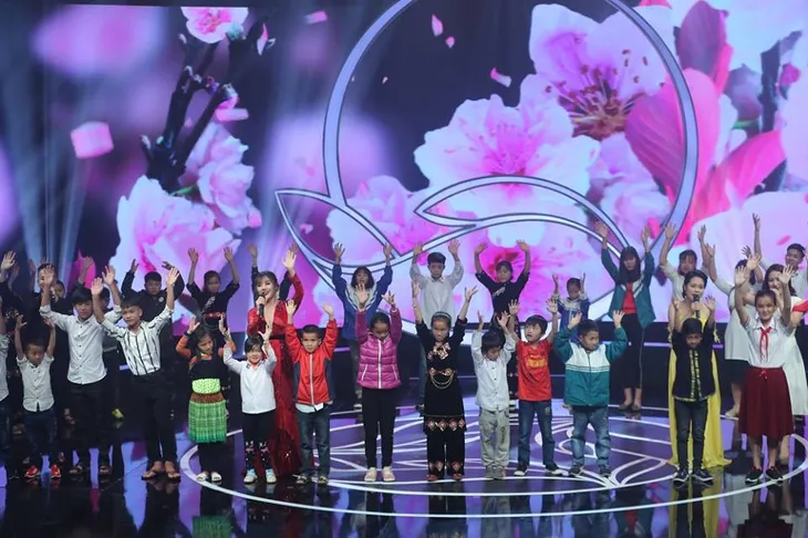 Gala Cặp lá yêu thương - Tết an bình: Ươm mầm hạnh phúc: Vang mãi khúc ca tình người - Ảnh 11. Gala Cặp lá yêu thương - Tết an bình: Ươm mầm hạnh phúc: Vang mãi khúc ca tình người - Ảnh 11.