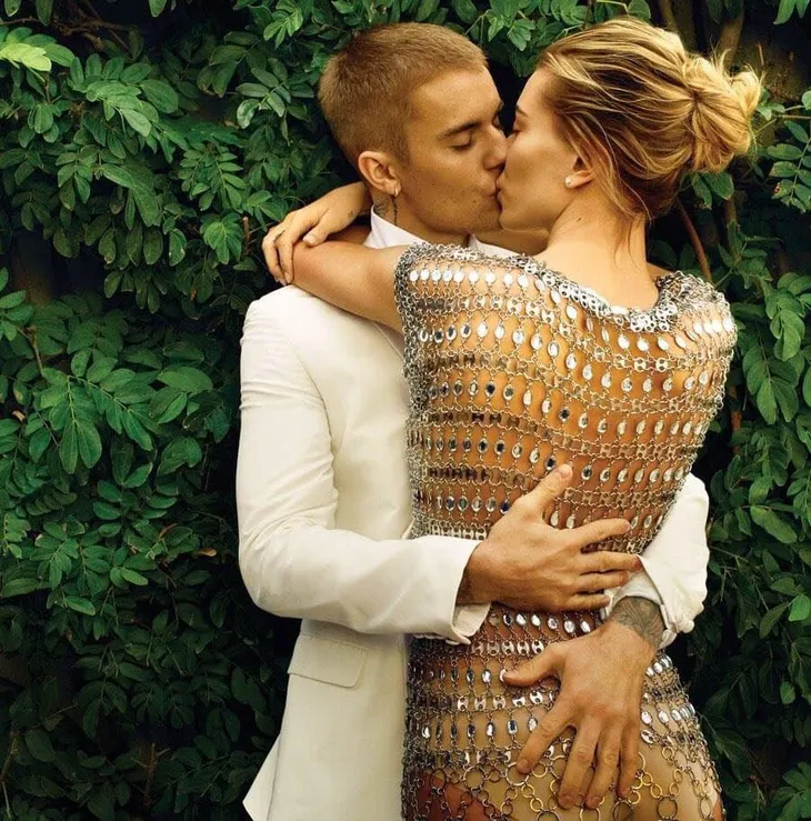 Justin Bieber tung bộ ảnh nóng bỏng bên vợ - Ảnh 4. Justin Bieber tung bộ ảnh nóng bỏng bên vợ - Ảnh 4.