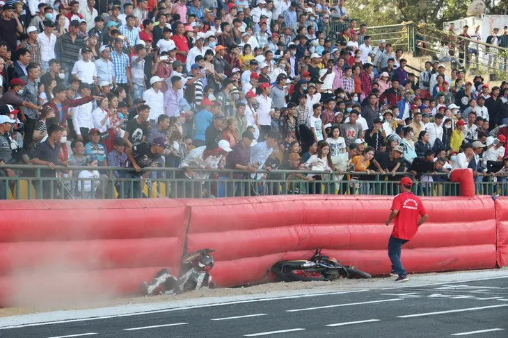 Kịch tính giải đua moto toàn quốc tranh cúp Quốc gia 2019 - Ảnh 3. Kịch tính giải đua moto toàn quốc tranh cúp Quốc gia 2019 - Ảnh 3.