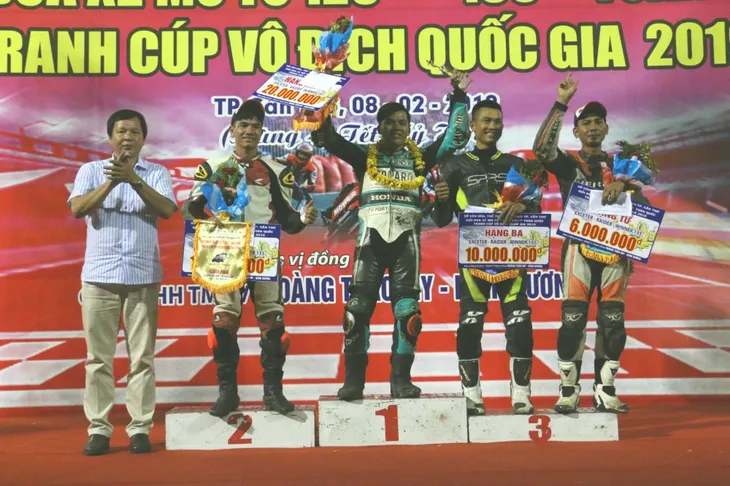 Kịch tính giải đua moto toàn quốc tranh cúp Quốc gia 2019 - Ảnh 4. Kịch tính giải đua moto toàn quốc tranh cúp Quốc gia 2019 - Ảnh 4.