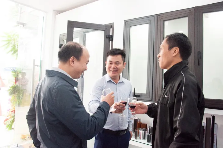CEO Nhôm Xingfa JSC hướng dẫn cách nhận biết cửa Nhôm Xingfa Quảng Đông chính hãng - Ảnh 1. CEO Nhôm Xingfa JSC hướng dẫn cách nhận biết cửa Nhôm Xingfa Quảng Đông chính hãng - Ảnh 1.