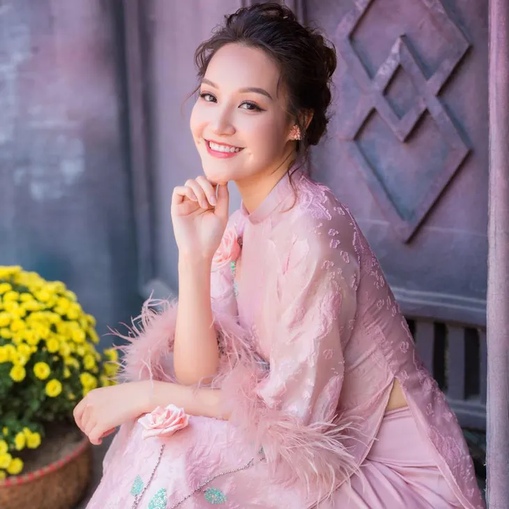 Quán quân Sao Mai Thu Thủy hồi hộp khi chung sân khấu với diva Hồng Nhung trong Ánh dương mùa xuân - Ảnh 1.