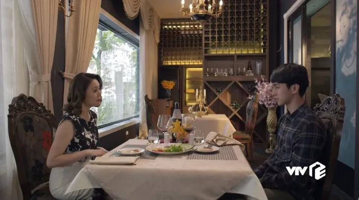 Những cô gái trong thành phố - Tập 20: Tùng được nữ đại gia chăn dắt, đưa vào thế giới giàu sang - Ảnh 1. Những cô gái trong thành phố - Tập 20: Tùng được nữ đại gia chăn dắt, đưa vào thế giới giàu sang - Ảnh 1.