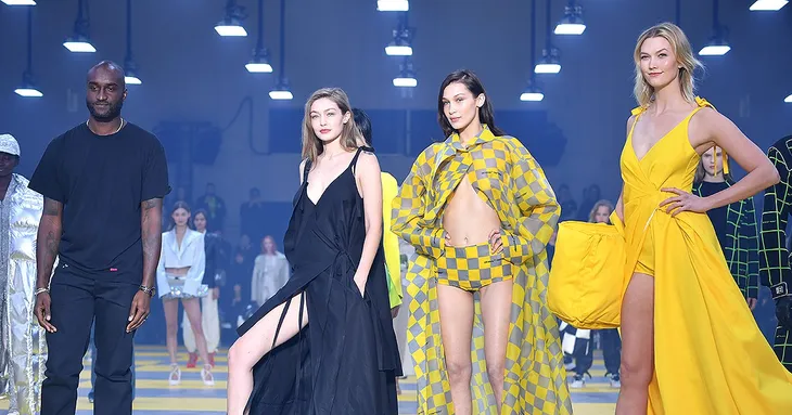 Mặc dù sốt cao, Bella Hadid vẫn đẹp rạng ngời trên sàn diễn - Ảnh 7. Mặc dù sốt cao, Bella Hadid vẫn đẹp rạng ngời trên sàn diễn - Ảnh 7.