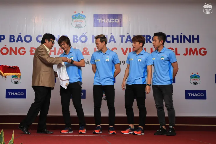 CLB Hoàng Anh Gia Lai giới thiệu nhà tài trợ của mùa giải mới - Ảnh 1. CLB Hoàng Anh Gia Lai giới thiệu nhà tài trợ của mùa giải mới - Ảnh 1.