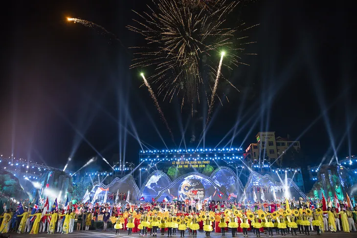 Hoa hậu H’Hen Nie cùng dàn sao hội ngộ tại Lễ hội cà phê Tây Nguyên - Ảnh 7. Hoa hậu H’Hen Nie cùng dàn sao hội ngộ tại Lễ hội cà phê Tây Nguyên - Ảnh 7.