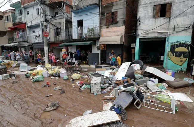 Mưa lũ nghiêm trọng tại Brazil, nhiều người thiệt mạng - Ảnh 3. Mưa lũ nghiêm trọng tại Brazil, nhiều người thiệt mạng - Ảnh 3.