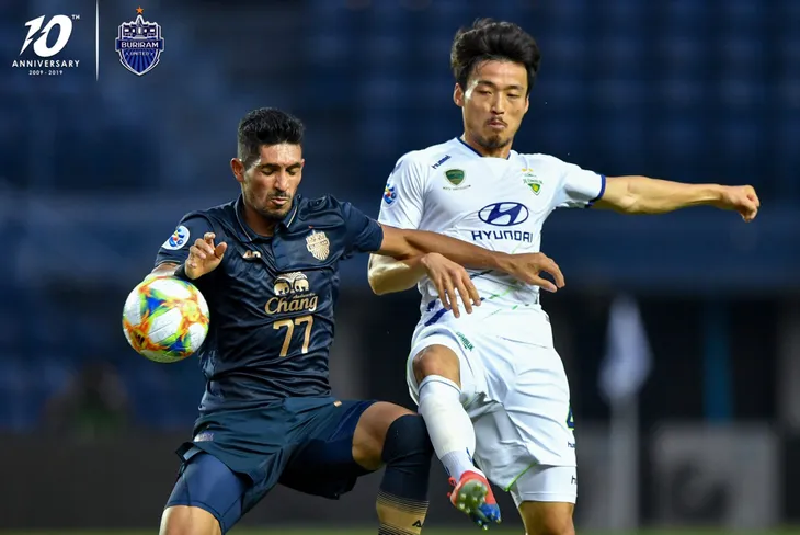 Xuân Trường ngồi dự bị trong ngày Buriram gây sốc trước Jeonbuk - Ảnh 1. Xuân Trường ngồi dự bị trong ngày Buriram gây sốc trước Jeonbuk - Ảnh 1.
