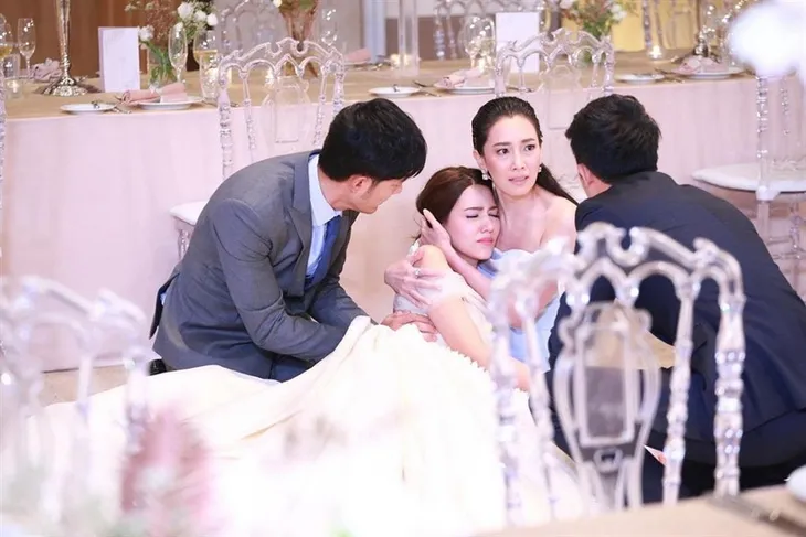Yêu trong cuồng hận: “Ông hoàng - bà hoàng drama” màn ảnh Thái tái xuất - Ảnh 3. Yêu trong cuồng hận: “Ông hoàng - bà hoàng drama” màn ảnh Thái tái xuất - Ảnh 3.