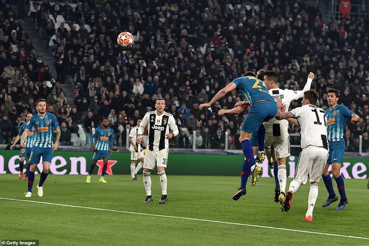 UEFA Champions League: Ronaldo lập hat-trick, Juventus ngược dòng vào tứ kết - Ảnh 3. UEFA Champions League: Ronaldo lập hat-trick, Juventus ngược dòng vào tứ kết - Ảnh 3.