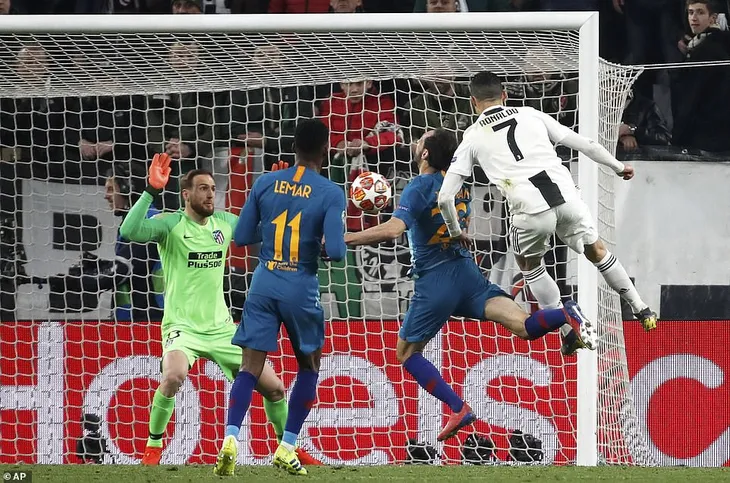 UEFA Champions League: Ronaldo lập hat-trick, Juventus ngược dòng vào tứ kết - Ảnh 2. UEFA Champions League: Ronaldo lập hat-trick, Juventus ngược dòng vào tứ kết - Ảnh 2.