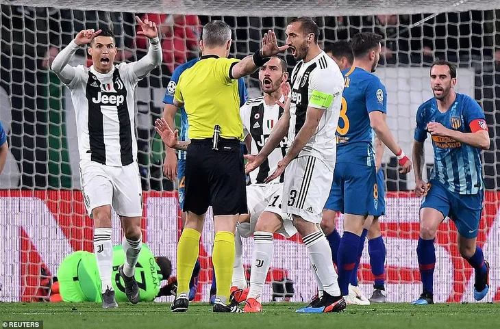 UEFA Champions League: Ronaldo lập hat-trick, Juventus ngược dòng vào tứ kết - Ảnh 1. UEFA Champions League: Ronaldo lập hat-trick, Juventus ngược dòng vào tứ kết - Ảnh 1.