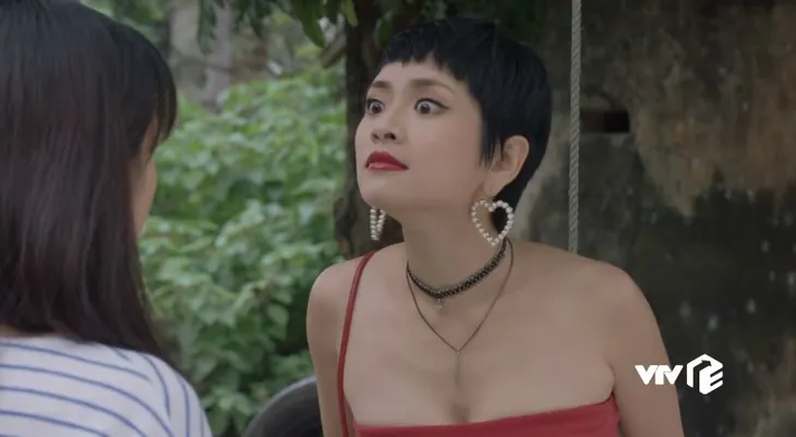 Những cô gái trong thành phố - Tập 24: Chưa kịp vui mừng vì Lâm tặng điện thoại mới, Lan đã bị Ly xúc phạm quá đáng - Ảnh 5. Những cô gái trong thành phố - Tập 24: Chưa kịp vui mừng vì Lâm tặng điện thoại mới, Lan đã bị Ly xúc phạm quá đáng - Ảnh 5.