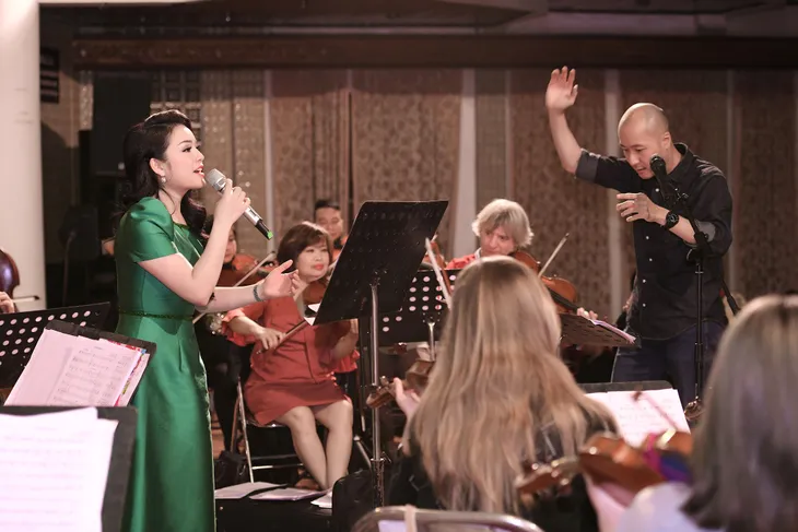 Tân Nhàn gây tò mò khi “nhá hàng” hát “Cô Đôi Thượng Ngàn” trong liveshow Trở về - Ảnh 7. Tân Nhàn gây tò mò khi “nhá hàng” hát “Cô Đôi Thượng Ngàn” trong liveshow Trở về - Ảnh 7.