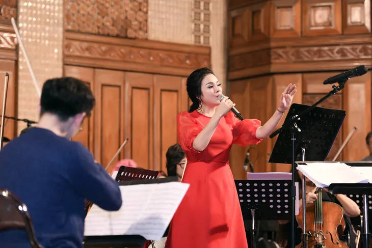 Tân Nhàn gây tò mò khi “nhá hàng” hát “Cô Đôi Thượng Ngàn” trong liveshow Trở về - Ảnh 3. Tân Nhàn gây tò mò khi “nhá hàng” hát “Cô Đôi Thượng Ngàn” trong liveshow Trở về - Ảnh 3.