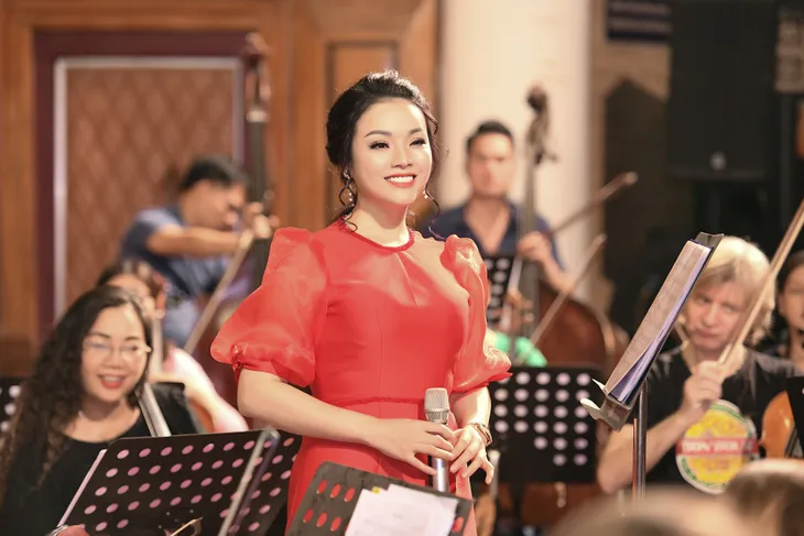Tân Nhàn gây tò mò khi “nhá hàng” hát “Cô Đôi Thượng Ngàn” trong liveshow Trở về - Ảnh 1. Tân Nhàn gây tò mò khi “nhá hàng” hát “Cô Đôi Thượng Ngàn” trong liveshow Trở về - Ảnh 1.