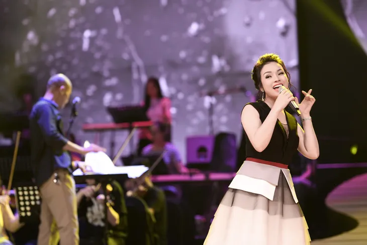 Tân Nhàn gây tò mò khi “nhá hàng” hát “Cô Đôi Thượng Ngàn” trong liveshow Trở về - Ảnh 6. Tân Nhàn gây tò mò khi “nhá hàng” hát “Cô Đôi Thượng Ngàn” trong liveshow Trở về - Ảnh 6.