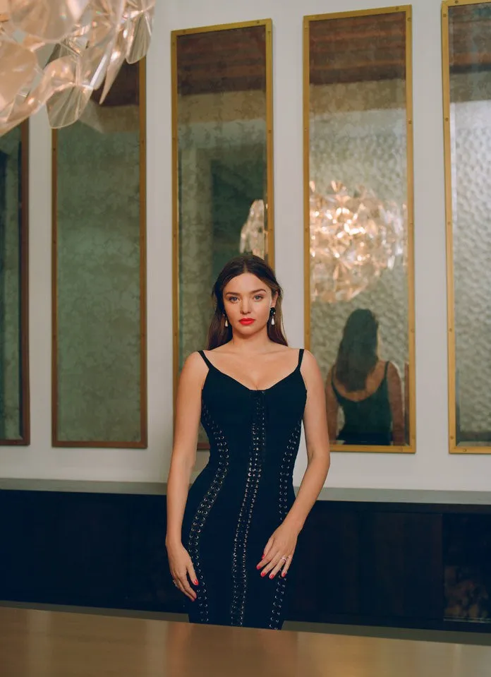 Miranda Kerr sẽ không mua xe hơi cho con trai - Ảnh 2. Miranda Kerr sẽ không mua xe hơi cho con trai - Ảnh 2.