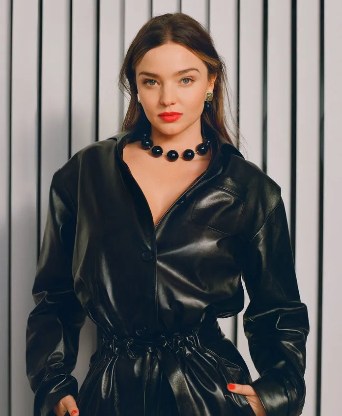 Miranda Kerr sẽ không mua xe hơi cho con trai - Ảnh 3. Miranda Kerr sẽ không mua xe hơi cho con trai - Ảnh 3.