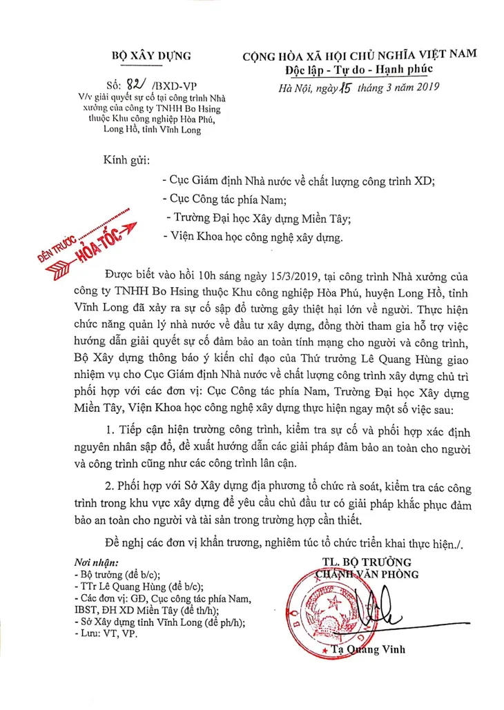 Khẩn trương khắc phục vụ sập tường công trình ở Vĩnh Long - Ảnh 1. Khẩn trương khắc phục vụ sập tường công trình ở Vĩnh Long - Ảnh 1.