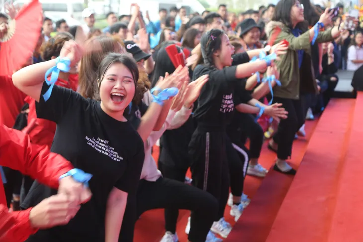 Sinh viên các trường ĐH - CĐ quẩy hết mình tại Hội báo toàn quốc 2019 - Ảnh 8. Sinh viên các trường ĐH - CĐ quẩy hết mình tại Hội báo toàn quốc 2019 - Ảnh 8.