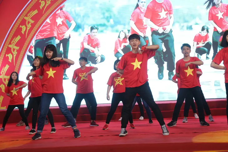 Sinh viên các trường ĐH - CĐ quẩy hết mình tại Hội báo toàn quốc 2019 - Ảnh 4. Sinh viên các trường ĐH - CĐ quẩy hết mình tại Hội báo toàn quốc 2019 - Ảnh 4.