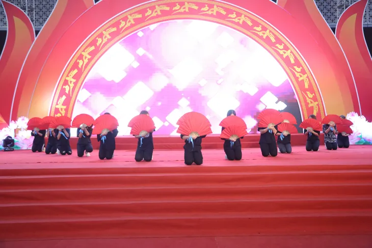 Sinh viên các trường ĐH - CĐ quẩy hết mình tại Hội báo toàn quốc 2019 - Ảnh 2. Sinh viên các trường ĐH - CĐ quẩy hết mình tại Hội báo toàn quốc 2019 - Ảnh 2.