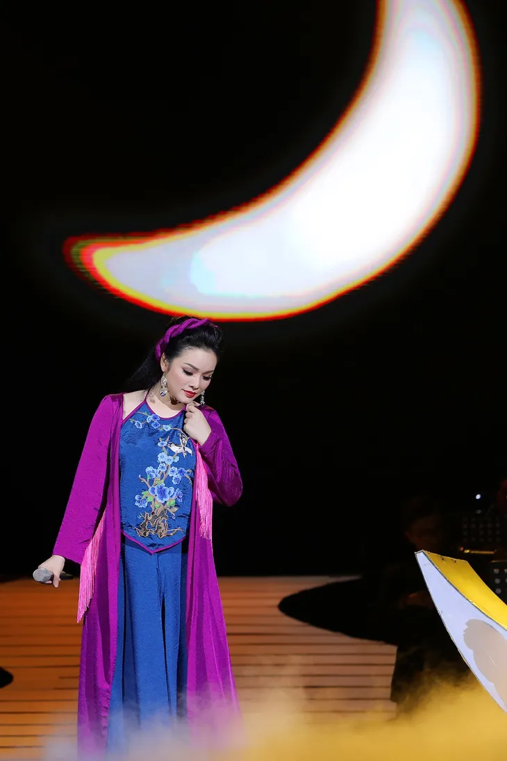 Tân Nhàn khiến khán giả ngỡ ngàng vì tài biến hóa trong liveshow Trở về - Ảnh 7. Tân Nhàn khiến khán giả ngỡ ngàng vì tài biến hóa trong liveshow Trở về - Ảnh 7.
