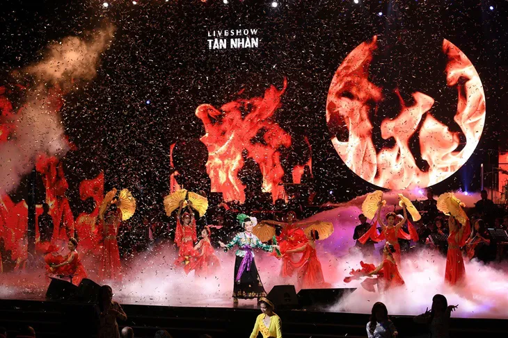 Tân Nhàn khiến khán giả ngỡ ngàng vì tài biến hóa trong liveshow Trở về - Ảnh 16. Tân Nhàn khiến khán giả ngỡ ngàng vì tài biến hóa trong liveshow Trở về - Ảnh 16.