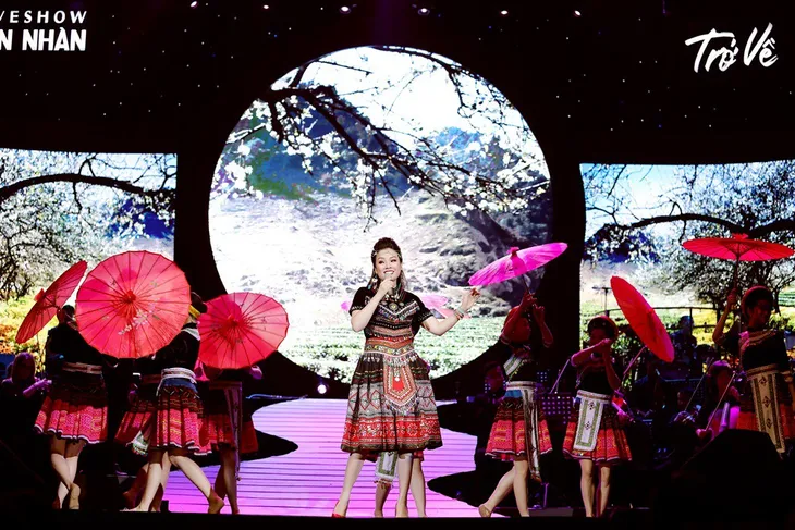 Tân Nhàn khiến khán giả ngỡ ngàng vì tài biến hóa trong liveshow Trở về - Ảnh 3. Tân Nhàn khiến khán giả ngỡ ngàng vì tài biến hóa trong liveshow Trở về - Ảnh 3.