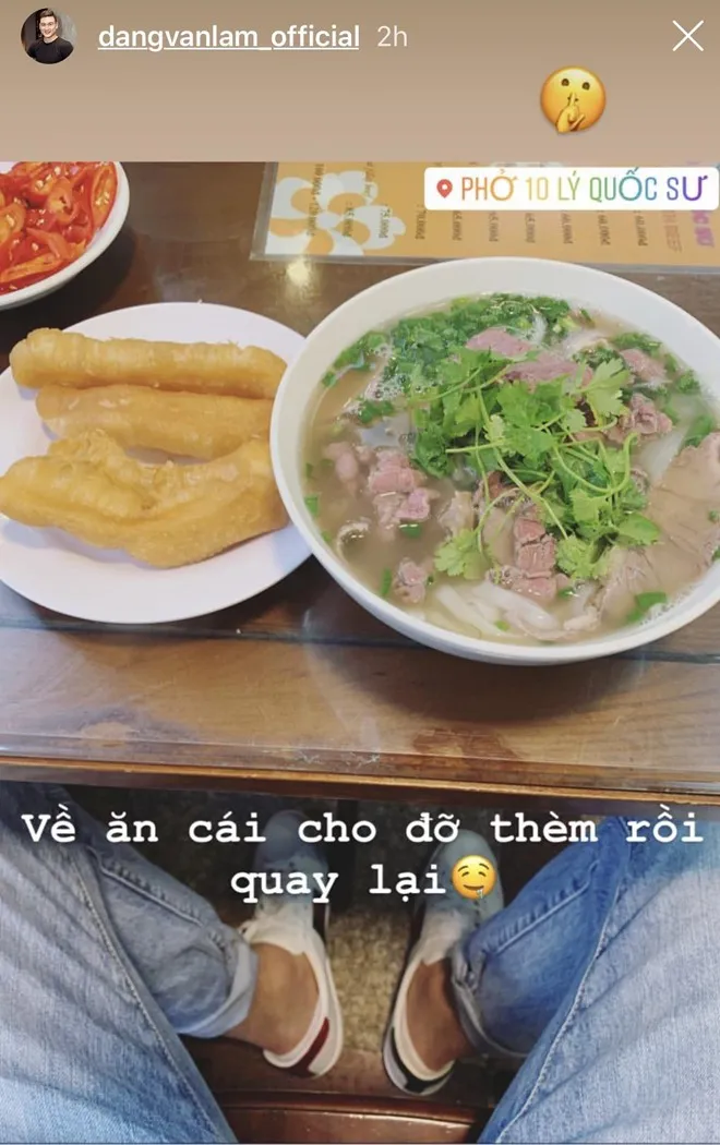 Được nghỉ 2 ngày, Văn Lâm về Hà Nội ăn phở - Ảnh 1. Được nghỉ 2 ngày, Văn Lâm về Hà Nội ăn phở - Ảnh 1.