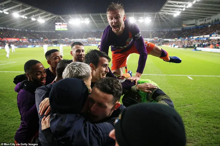 Kết quả bóng đá sáng 17/3: Manchester Utd dừng bước, Manchester City đi tiếp tại tứ kết cúp FA; Real Madrid thắng thuyết phục Celta Vigo - Ảnh 2. Kết quả bóng đá sáng 17/3: Manchester Utd dừng bước, Manchester City đi tiếp tại tứ kết cúp FA; Real Madrid thắng thuyết phục Celta Vigo - Ảnh 2.