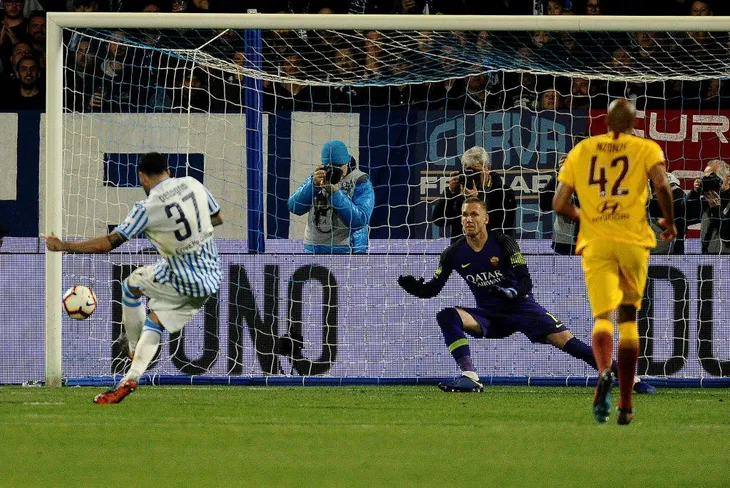 Kết quả bóng đá sáng 17/3: Manchester Utd dừng bước, Manchester City đi tiếp tại tứ kết cúp FA; Real Madrid thắng thuyết phục Celta Vigo - Ảnh 5. Kết quả bóng đá sáng 17/3: Manchester Utd dừng bước, Manchester City đi tiếp tại tứ kết cúp FA; Real Madrid thắng thuyết phục Celta Vigo - Ảnh 5.