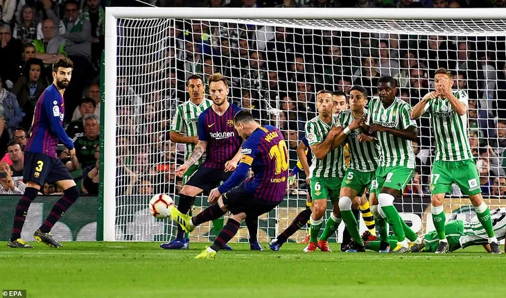 CĐV Real Betis tán thưởng Messi phi thường sau cú hat-trick siêu phàm - Ảnh 1. CĐV Real Betis tán thưởng Messi phi thường sau cú hat-trick siêu phàm - Ảnh 1.