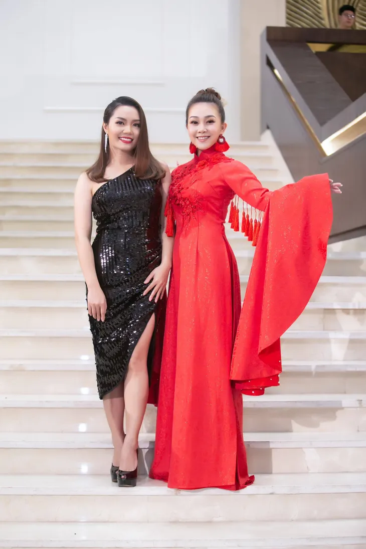 Quách Mai Thy khoe sắc cùng Sao mai các thời kỳ trong Gala Trở về đất mỏ - Ảnh 2. Quách Mai Thy khoe sắc cùng Sao mai các thời kỳ trong Gala Trở về đất mỏ - Ảnh 2.