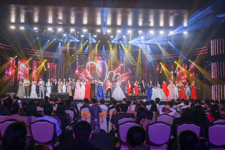 Quách Mai Thy khoe sắc cùng Sao mai các thời kỳ trong Gala Trở về đất mỏ - Ảnh 8. Quách Mai Thy khoe sắc cùng Sao mai các thời kỳ trong Gala Trở về đất mỏ - Ảnh 8.