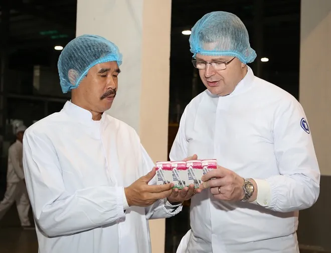Đại sứ quán Mỹ tới thăm và làm việc với Vinamilk tại nhà máy Sữa Nghệ An - Ảnh 5. Đại sứ quán Mỹ tới thăm và làm việc với Vinamilk tại nhà máy Sữa Nghệ An - Ảnh 5.