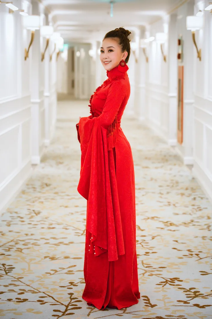 Quách Mai Thy khoe sắc cùng Sao mai các thời kỳ trong Gala Trở về đất mỏ - Ảnh 11. Quách Mai Thy khoe sắc cùng Sao mai các thời kỳ trong Gala Trở về đất mỏ - Ảnh 11.