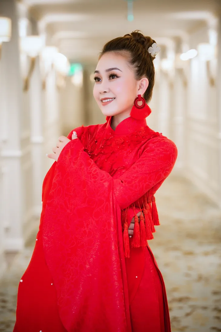 Quách Mai Thy khoe sắc cùng Sao mai các thời kỳ trong Gala Trở về đất mỏ - Ảnh 10. Quách Mai Thy khoe sắc cùng Sao mai các thời kỳ trong Gala Trở về đất mỏ - Ảnh 10.