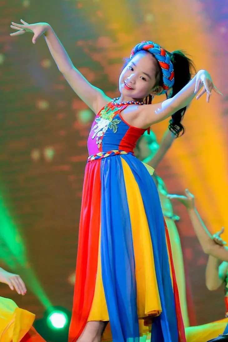 Bất ngờ với tài năng ngoài đời của cô bé tai quái ở Những cô gái trong thành phố - Ảnh 5.