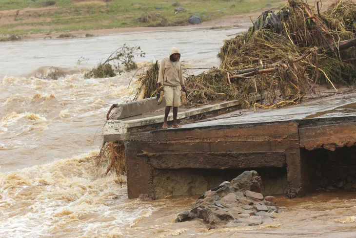 Hơn 1.000 người Mozambique có thể đã chết vì siêu bão Idai - Ảnh 2. Hơn 1.000 người Mozambique có thể đã chết vì siêu bão Idai - Ảnh 2.