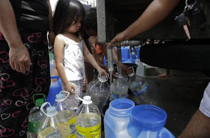 Khoảng 12 triệu người dân Manila, Philippines thiếu nước sạch - Ảnh 7. Khoảng 12 triệu người dân Manila, Philippines thiếu nước sạch - Ảnh 7.