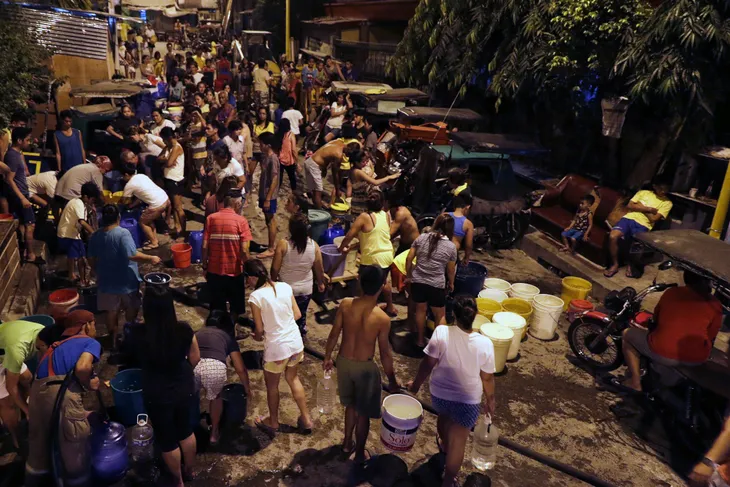 Khoảng 12 triệu người dân Manila, Philippines thiếu nước sạch - Ảnh 4. Khoảng 12 triệu người dân Manila, Philippines thiếu nước sạch - Ảnh 4.