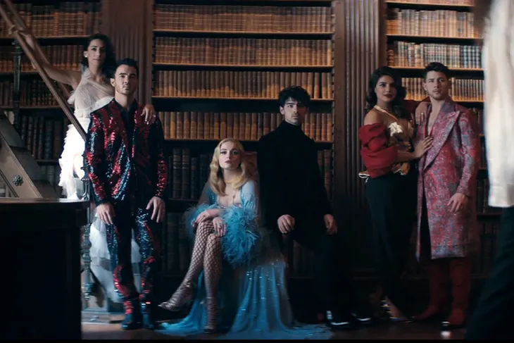 Tung MV mới, cựu ngôi sao Disney Jonas Brothers chính thức trở lại - Ảnh 3. Tung MV mới, cựu ngôi sao Disney Jonas Brothers chính thức trở lại - Ảnh 3.