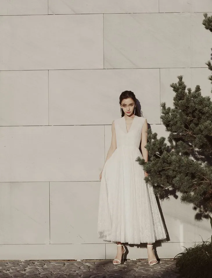 Angelababy khoe ảnh xinh đẹp nhưng fan vẫn soi ra chi tiết này - Ảnh 4. Angelababy khoe ảnh xinh đẹp nhưng fan vẫn soi ra chi tiết này - Ảnh 4.