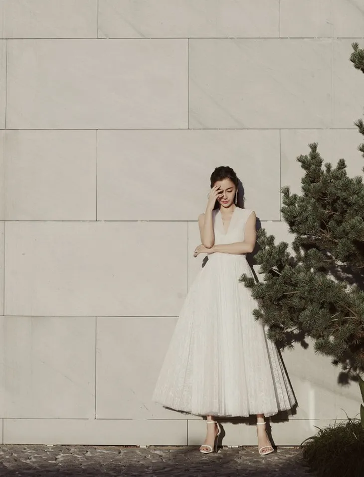 Angelababy khoe ảnh xinh đẹp nhưng fan vẫn soi ra chi tiết này - Ảnh 1. Angelababy khoe ảnh xinh đẹp nhưng fan vẫn soi ra chi tiết này - Ảnh 1.