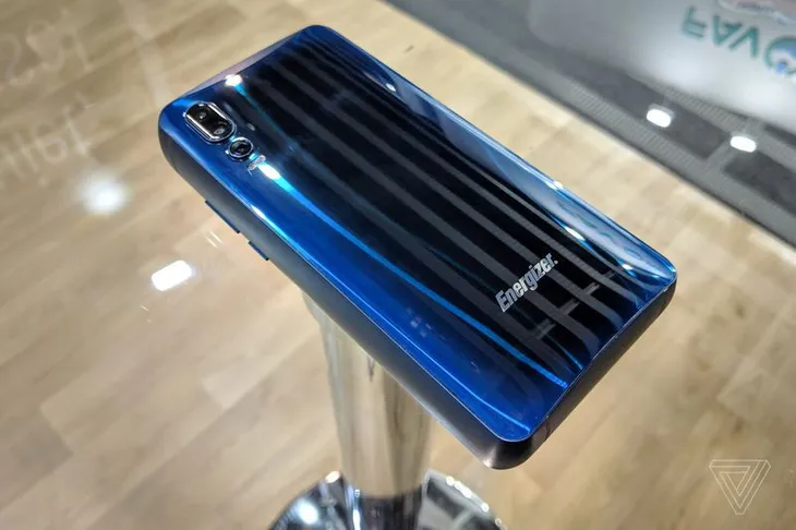 Smartphone mũm mĩm nhất thế giới được bán ra, giá gần 14 triệu đồng - Ảnh 2. Smartphone mũm mĩm nhất thế giới được bán ra, giá gần 14 triệu đồng - Ảnh 2.