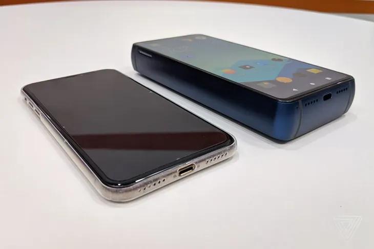 Smartphone mũm mĩm nhất thế giới được bán ra, giá gần 14 triệu đồng - Ảnh 1. Smartphone mũm mĩm nhất thế giới được bán ra, giá gần 14 triệu đồng - Ảnh 1.