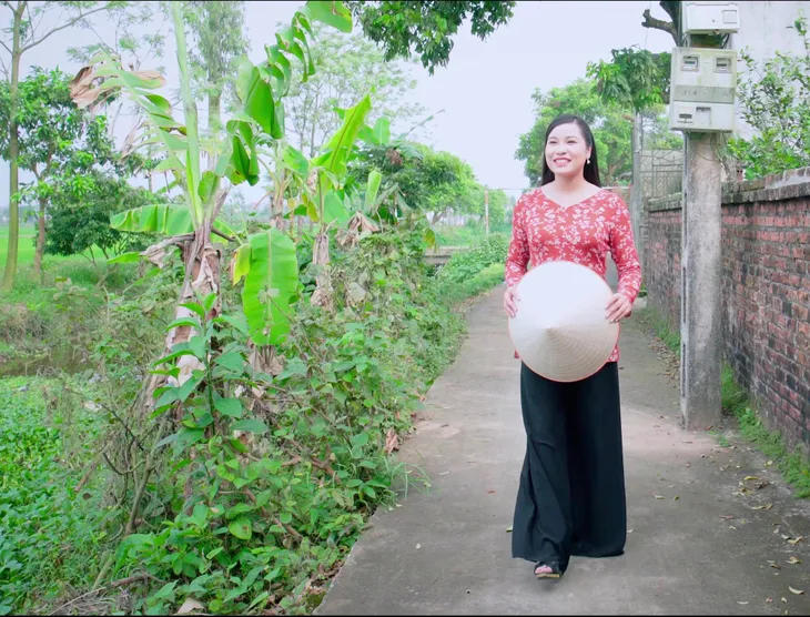 Sao mai Xuân Hảo tái xuất tình tứ với Bùi Thúy ca ngợi vẻ đẹp Thái Bình - Ảnh 5. Sao mai Xuân Hảo tái xuất tình tứ với Bùi Thúy ca ngợi vẻ đẹp Thái Bình - Ảnh 5.